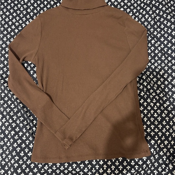 Old Navy Brown Ribbed Turtleneck Sweater - Picture 2 of 7